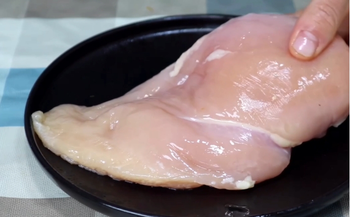 鸡胸肉怎么做好吃 凉拌鸡胸肉丝的做法