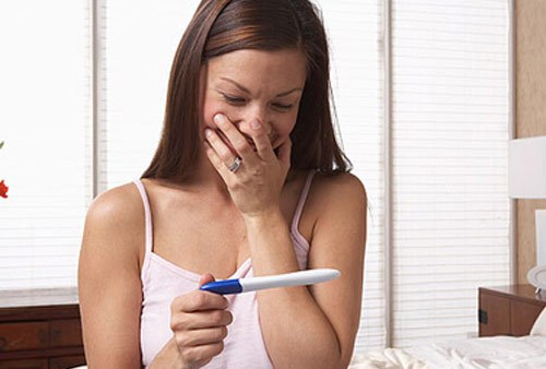 宫外孕能用验孕棒测出来吗 八个征兆说明怀孕了