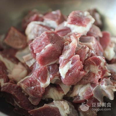 红烧牛肉的做法 最正宗的做法 红烧牛肉软烂的窍门