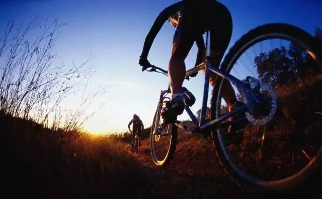 骑自行车的好处和坏处 骑自行车多久能减肥