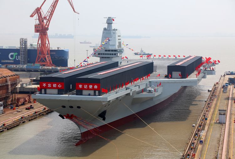 中国第二艘航母 辽宁舰15人烫死