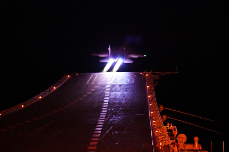 中国第二艘航母 辽宁舰15人烫死