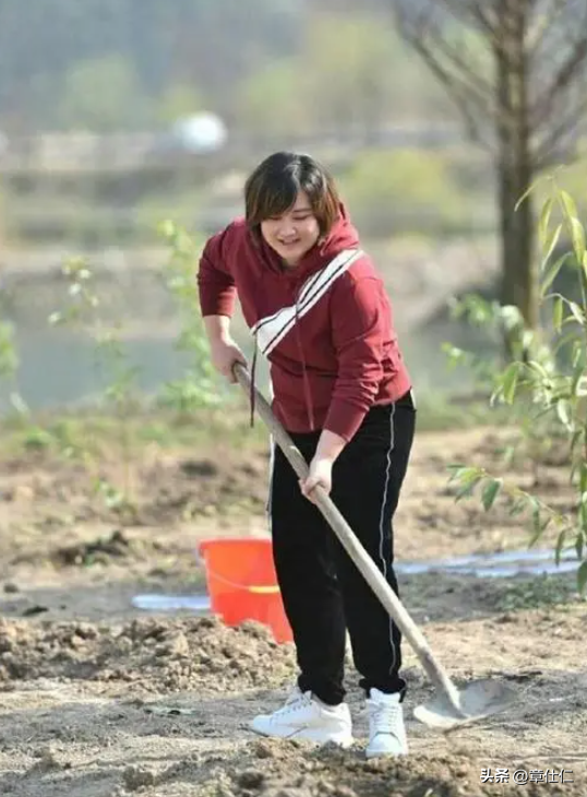 贾玲个人资料简介 贾玲个人相册