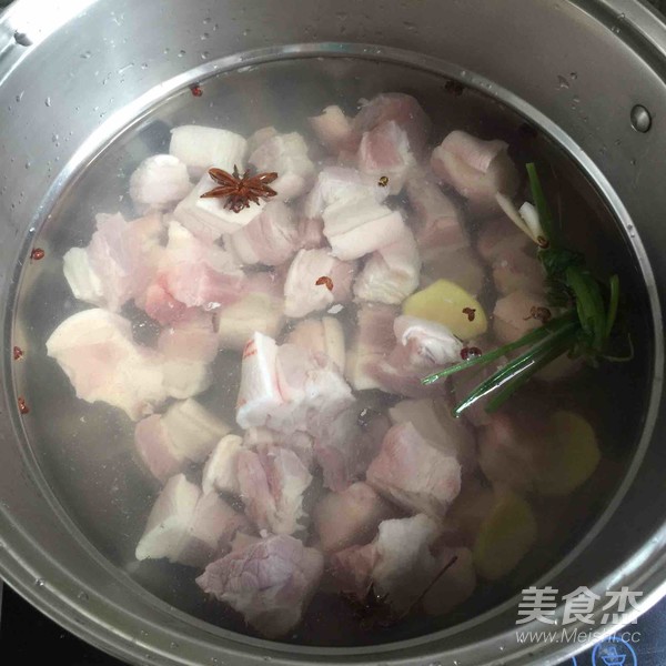 红烧肉怎么做好吃 红烧肉炖白菜的做法