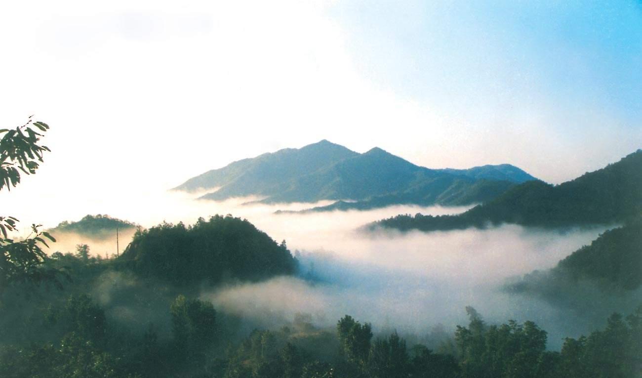 海拔最高的盆地 中国3000米以上的高山