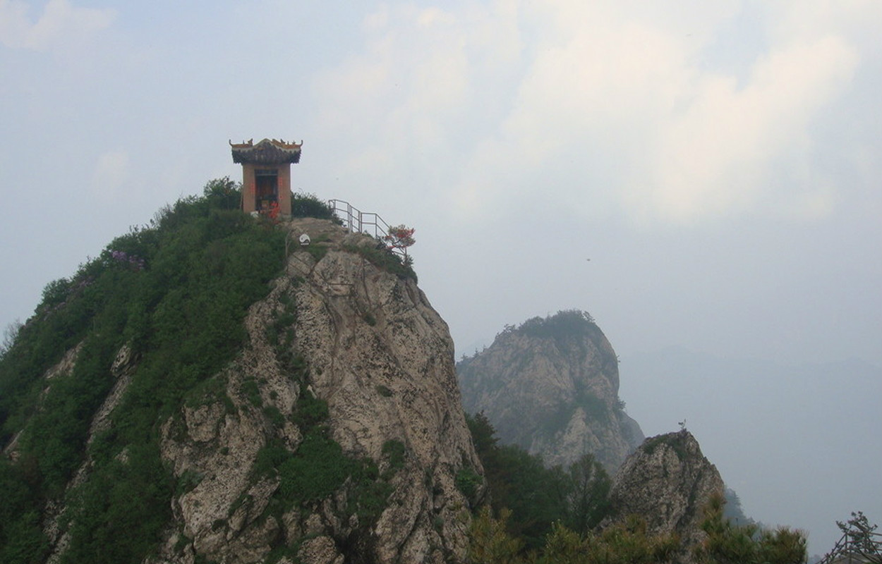 海拔最高的盆地 中国3000米以上的高山