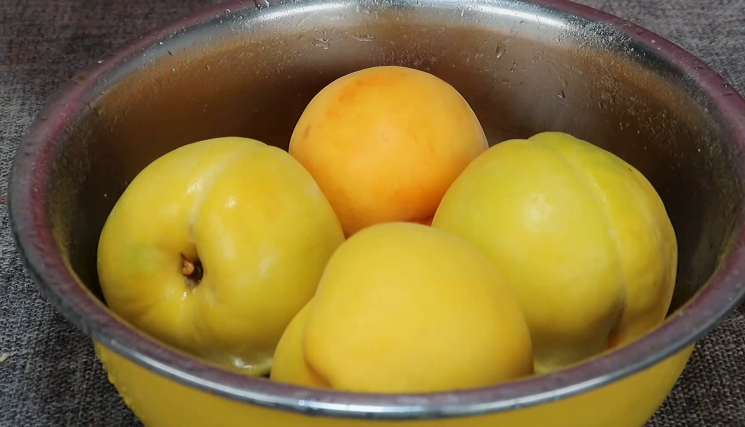 黄桃罐头怎么做 黄桃罐头功效与作用