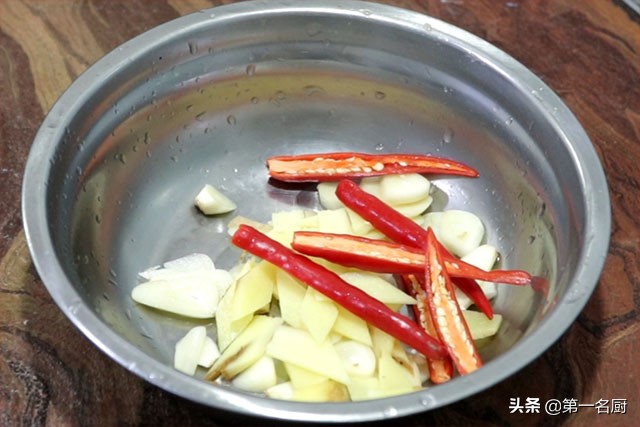 菜花怎么炒好吃 炒菜花最简单的做法