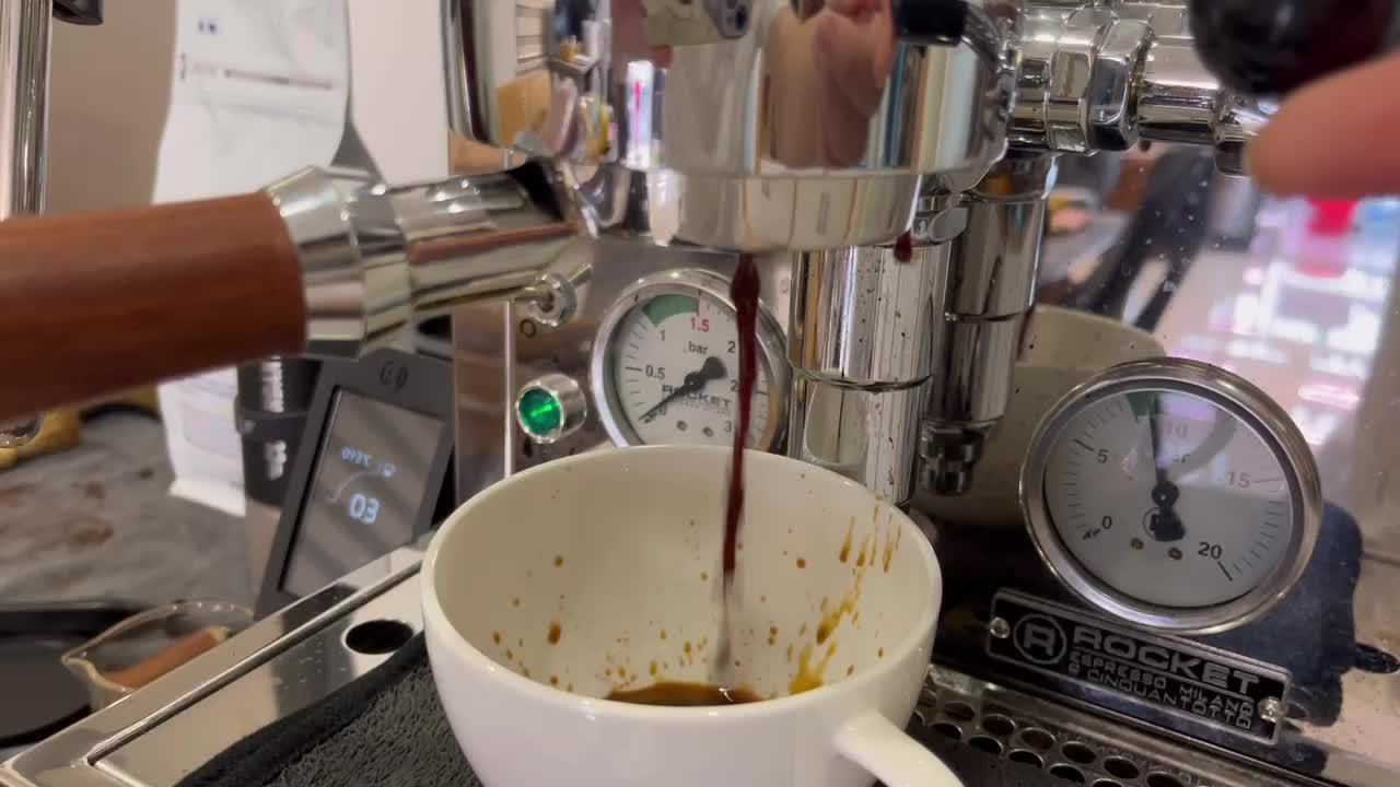 雀巢胶囊咖啡机 雀巢咖啡机胶囊机使用