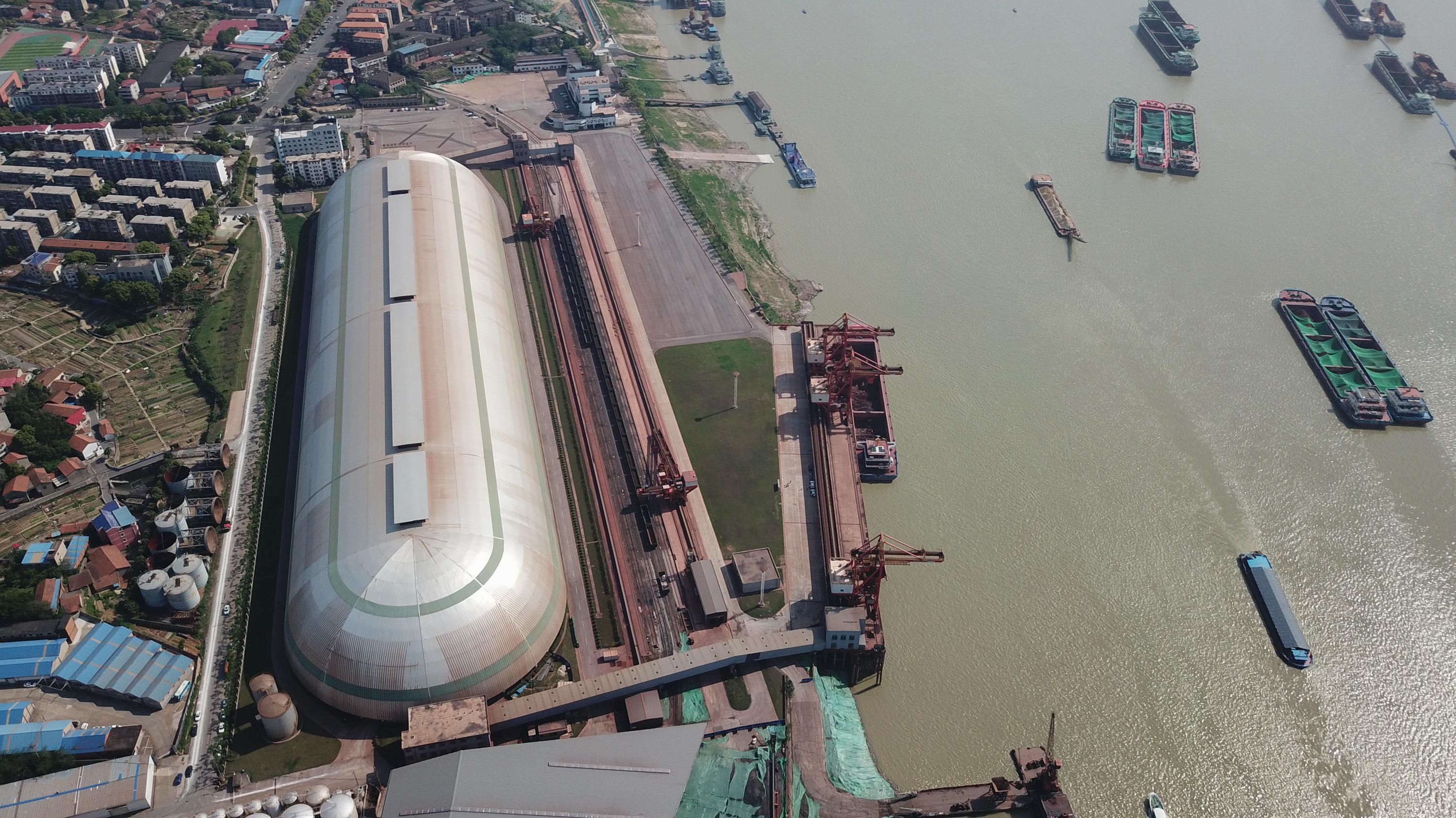 （经济）湖南：巨型“胶囊”助力城陵矶港绿色运输