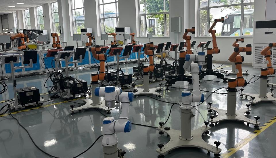 先进制造业强市淄博行丨遨博机器人：做行业标准的制定者与推动者