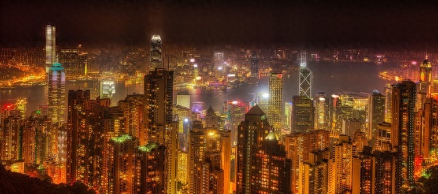 香港富豪的罗生门：繁华背后的真相？