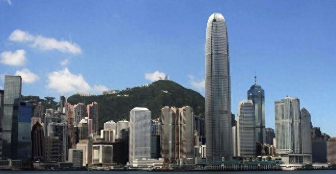 香港财长表示：相比新加坡，香港更难取代
