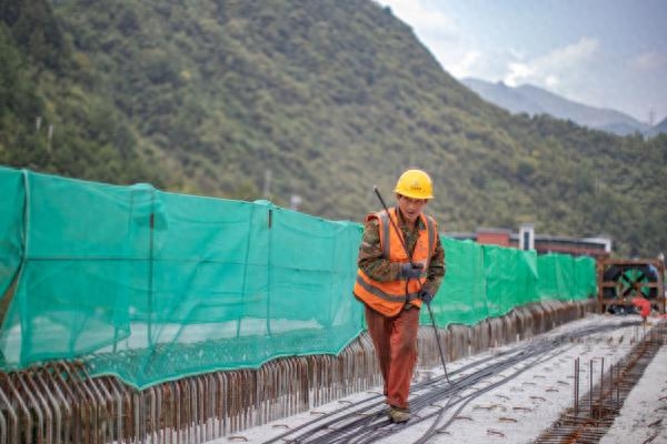 重庆：高速公路建设忙