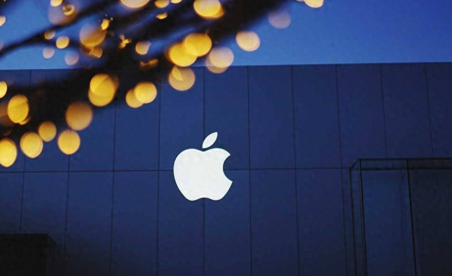 撤离中国市场，苹果做出决定，外媒：库克果然是“老狐狸”