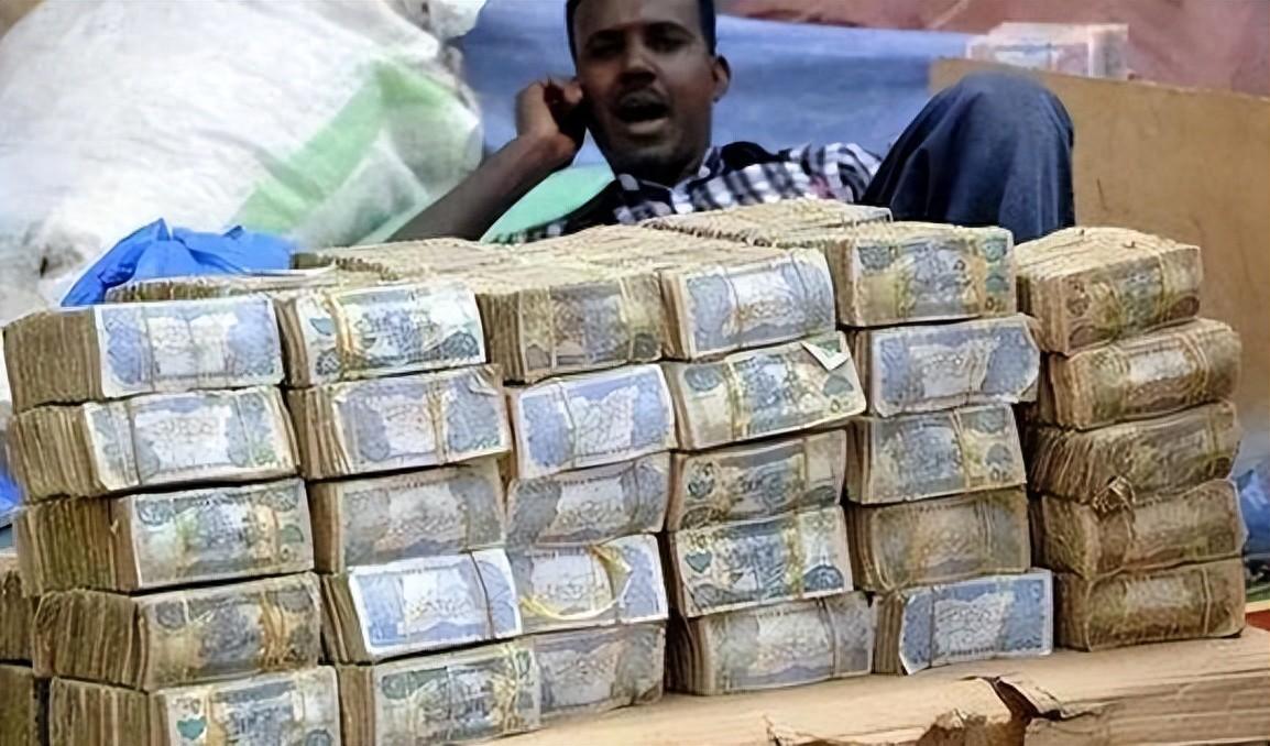 津巴布韦：“穷”到只剩下钱的国家，花钱论斤称，造世界最大币值