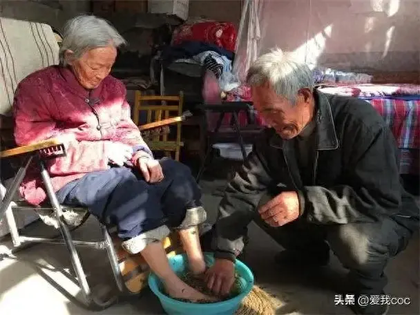 四川一地110岁以上老人每月发3500元：敬老爱老的典范