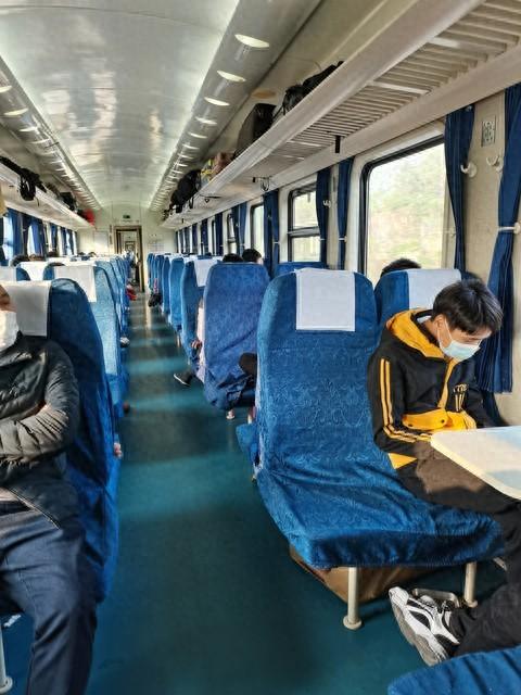 "深度解析：绿皮火车为何仍在中国铁路上运行？为了这些人！"