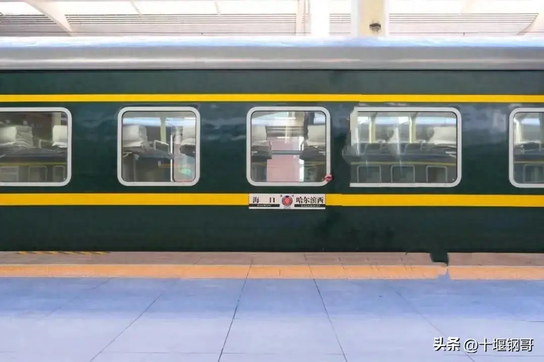 厉害了，Z114次哈尔滨西到海口直达列车，穿越春夏秋冬四季的火车