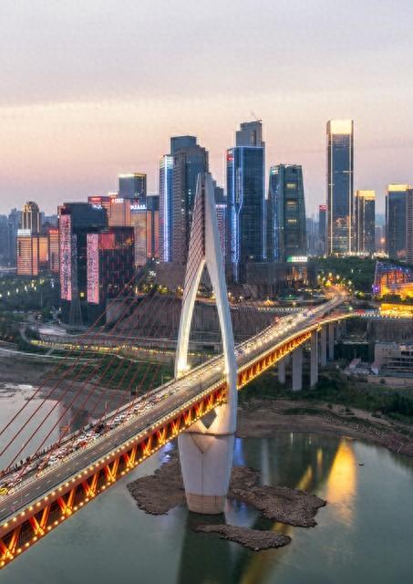 世界十大发达国家排名中，中国在基础设施建设方面居首。