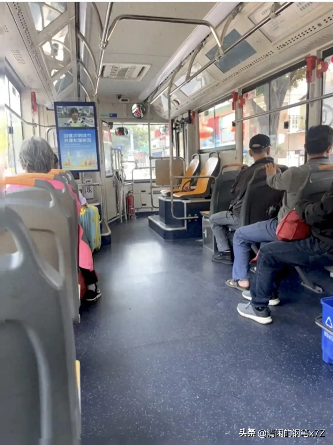 广州公交车为何失宠！客流逐渐下降，司机道出背后真实原因！