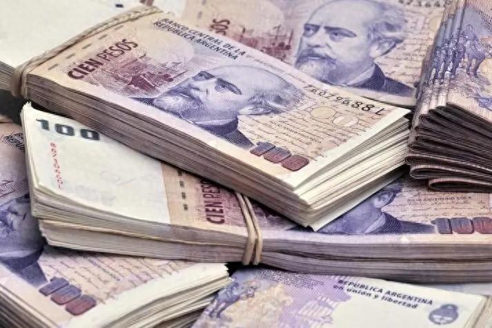 汇率跌破0.003，拒绝加入金砖，彻底“美元化”，阿根廷疯了吗？