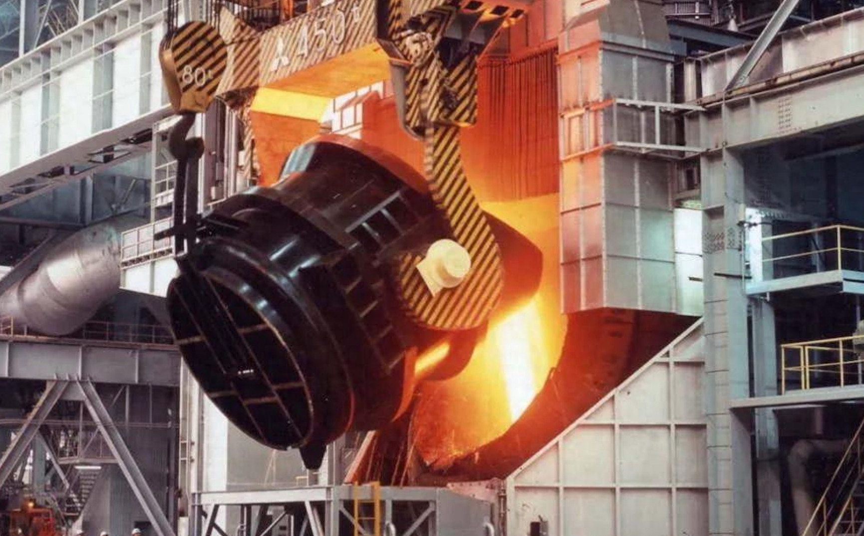 钢铁巨头较量：安赛乐米塔尔年营收798亿美元，宝武钢铁有多少？