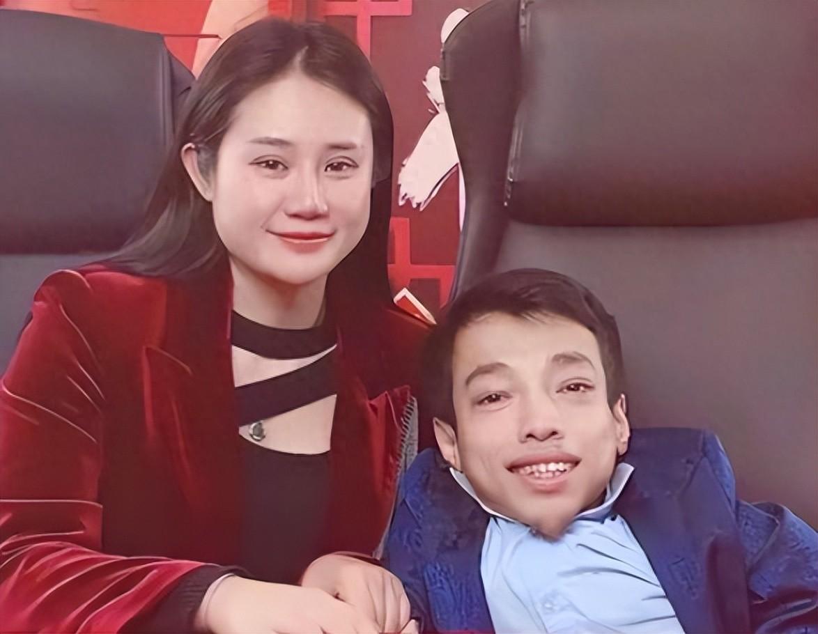 袖珍总裁李创利：身高80厘米坐婴儿车赚上亿身家，连娶两任美娇娘