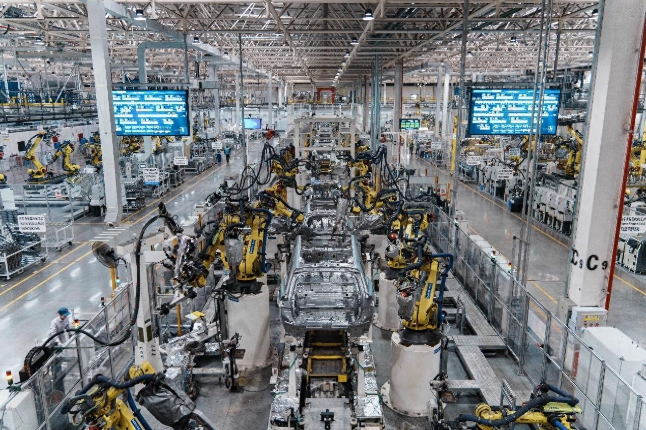 实探赛力斯工厂：两班倒生产问界新M7，还要扩招2000人提产能，明年问界系列车型月交付量欲达3万辆